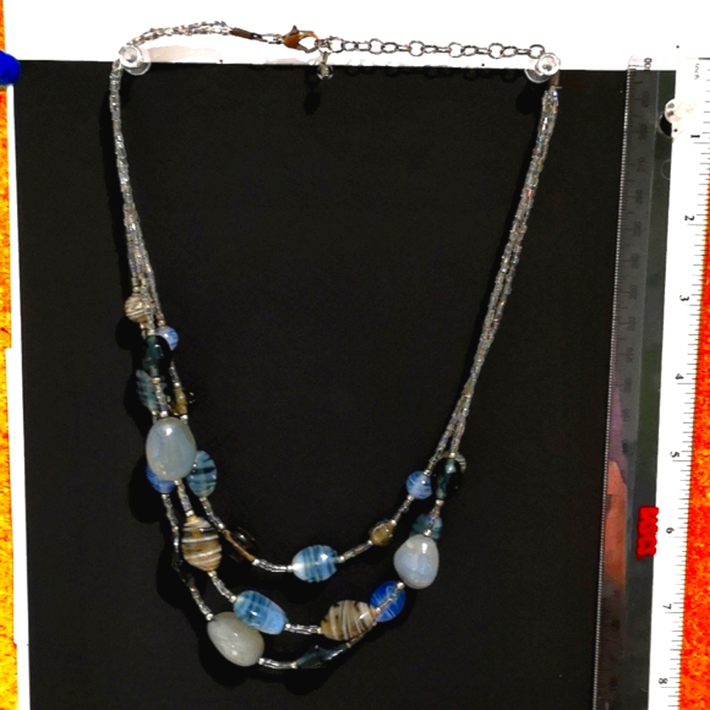 🦋 Beautiful 3 strand stone gem necklace